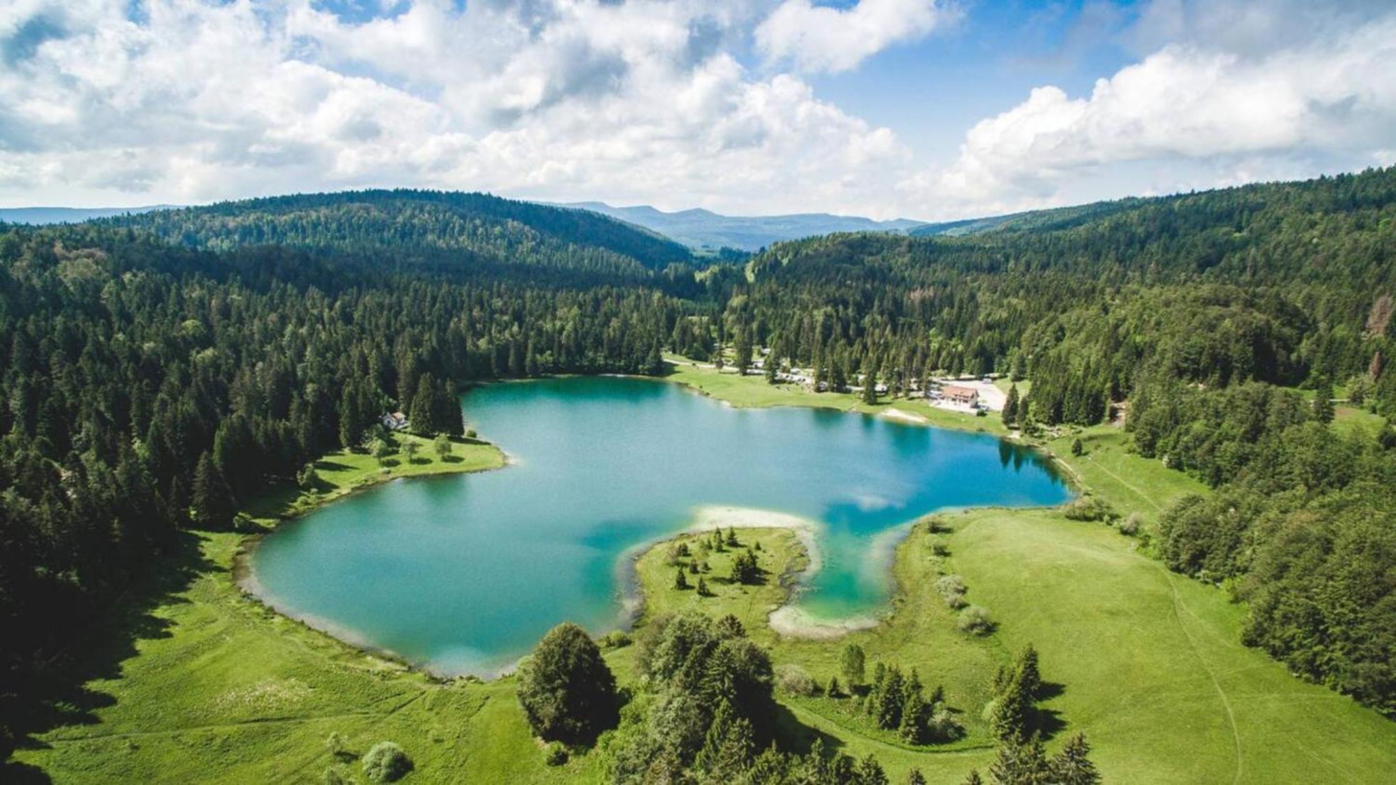 Entre Lacs Et Sapins Dortan Exteriér fotografie